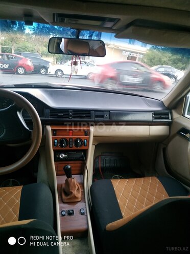 Mercedes E 220 1993, 330,000 km - 2.2 l - Bakı