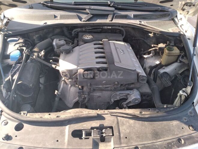 Volkswagen Touareg 2004, 285,621 km - 3.2 l - Bakı