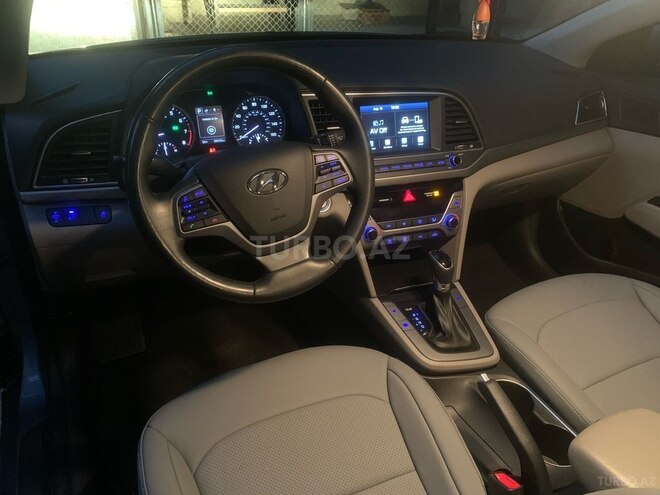 Hyundai Elantra 2018, 68,000 km - 2.0 л - Bakı