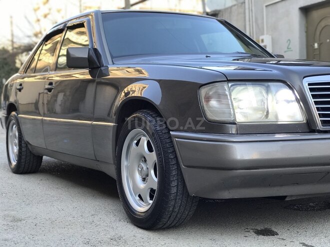 Mercedes E 250 1992, 470,815 km - 2.5 l - Bakı