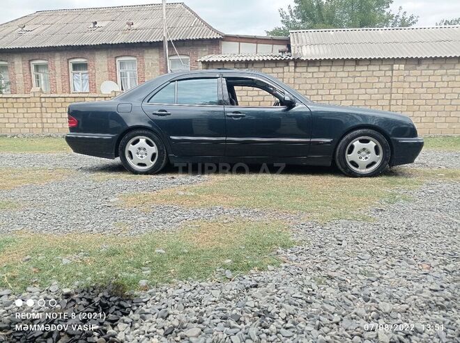 Mercedes E 240 2000, 282,057 km - 2.4 л - Zaqatala