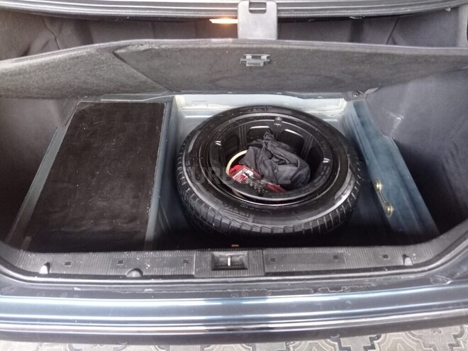 Mercedes E 240 2000, 282,057 km - 2.4 л - Zaqatala