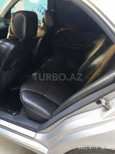 Mercedes E 240 1999, 234,000 km - 2.4 l - Bakı