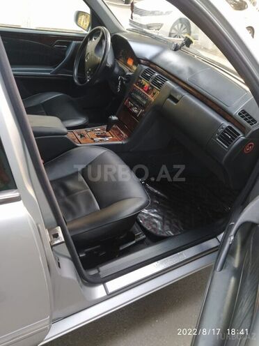 Mercedes E 240 1999, 234,000 km - 2.4 l - Bakı