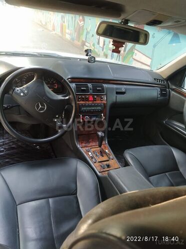 Mercedes E 240 1999, 234,000 km - 2.4 l - Bakı