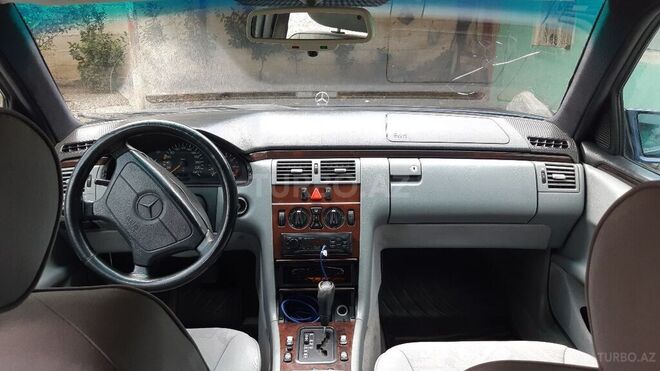 Mercedes E 230 1996, 331,818 km - 2.3 l - Bərdə