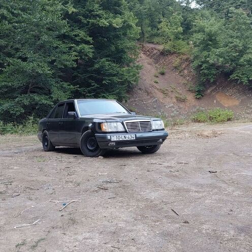 Mercedes E 220 1994, 658,000 km - 2.2 l - Bakı