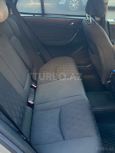 Mercedes C 220 2001, 495,000 km - 2.2 l - Bakı