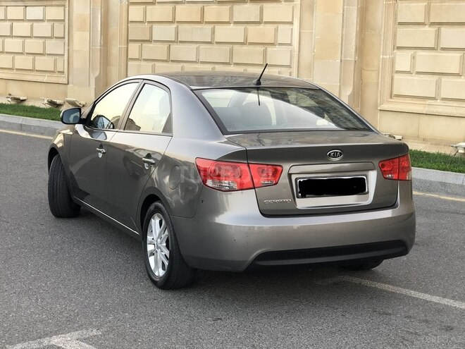 Kia Cerato 2010, 183,000 km - 1.6 l - Qax