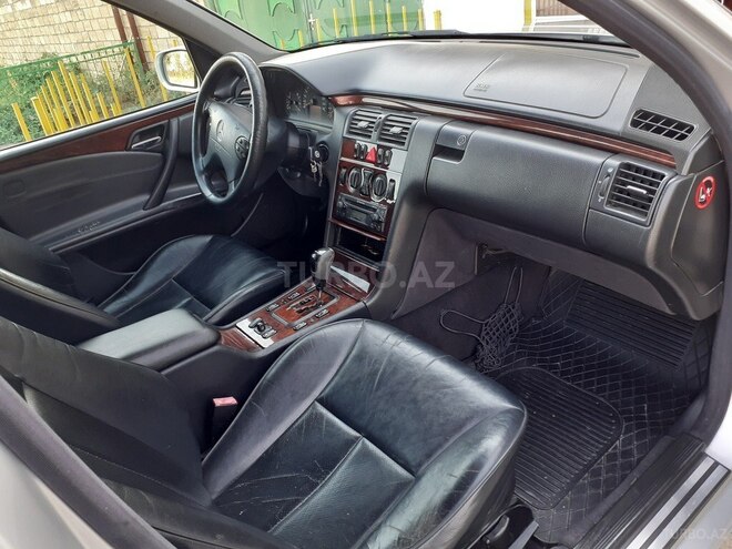 Mercedes E 260 2001, 320,000 km - 2.6 л - Şəki