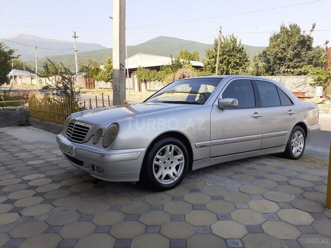 Mercedes E 260 2001, 320,000 km - 2.6 л - Şəki