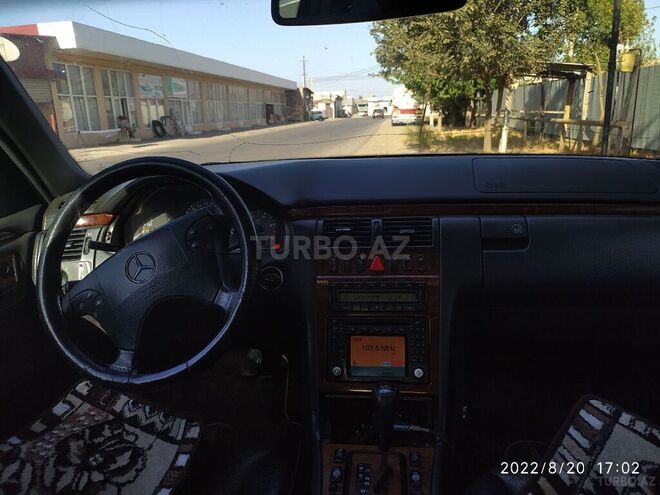 Mercedes E 270 1999, 305,897 km - 2.7 l - Bakı