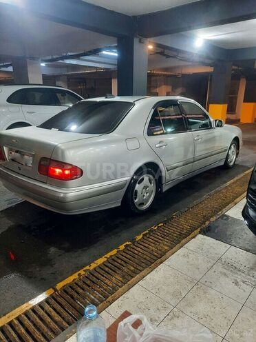 Mercedes E 220 2001, 520,000 km - 2.2 l - Bakı