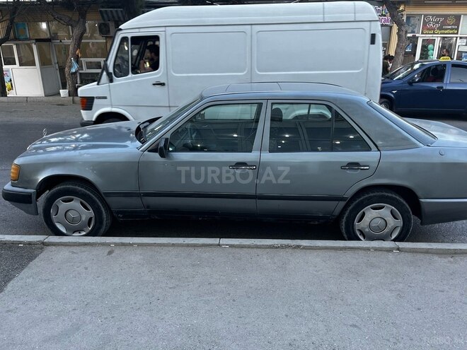 Mercedes E 230 1988, 195,000 km - 2.3 л - Bakı