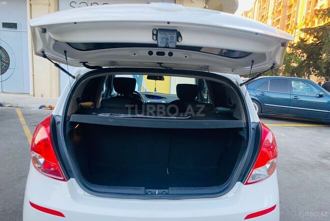 Hyundai i20 2013, 105,000 km - 1.4 л - Bakı