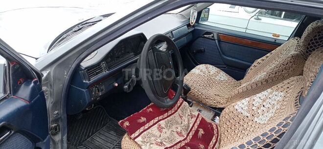 Mercedes E 250 1991, 300,000 km - 2.5 l - Bakı