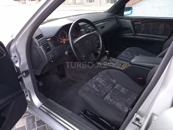 Mercedes E 280 1998, 267,000 km - 2.8 л - Bakı