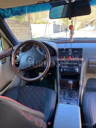 Mercedes C 200 1996, 268,000 km - 2.0 л - Qax