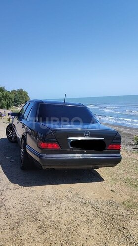 Mercedes E 200 1994, 280,000 km - 2.0 l - Sabirabad