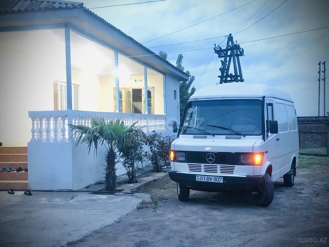 Mercedes 208 D 1990, 200,000 km - 2.5 l - Bakı