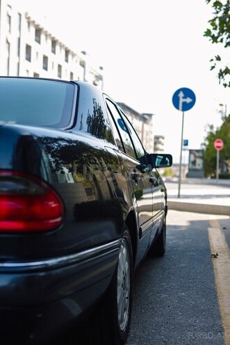 Mercedes E 200 1996, 329,120 km - 2.0 l - Bakı