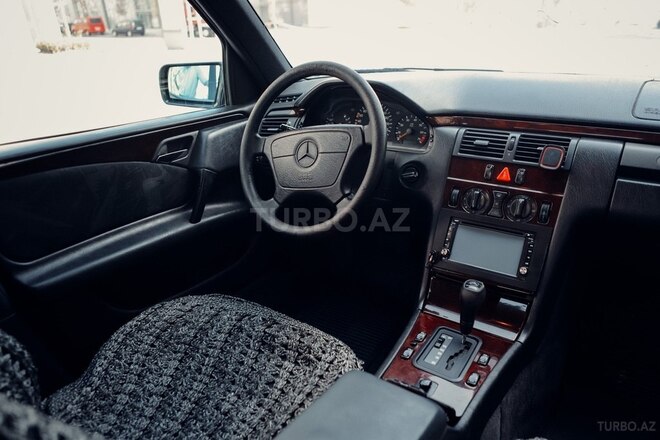 Mercedes E 200 1996, 329,120 km - 2.0 l - Bakı