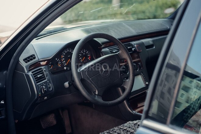 Mercedes E 200 1996, 329,120 km - 2.0 l - Bakı