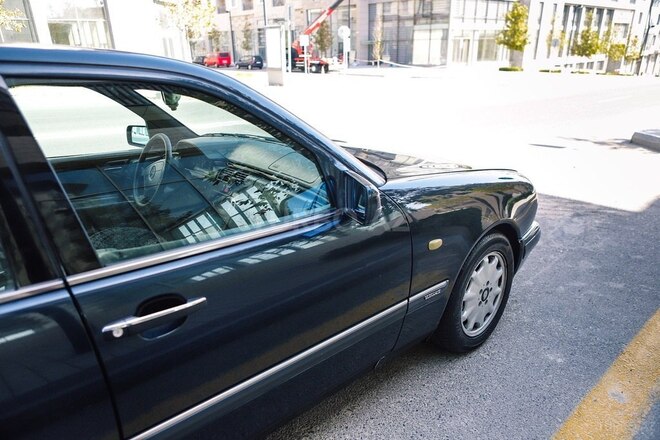 Mercedes E 200 1996, 329,120 km - 2.0 l - Bakı