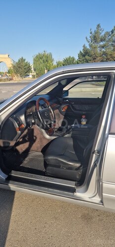 Mercedes S 320 1998, 211,000 km - 3.2 l - Quba