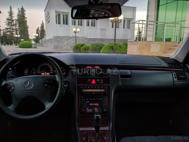 Mercedes E 220 2001, 235,000 km - 2.2 l - Saatlı