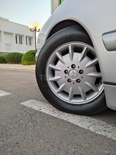 Mercedes E 220 2001, 235,000 km - 2.2 l - Saatlı