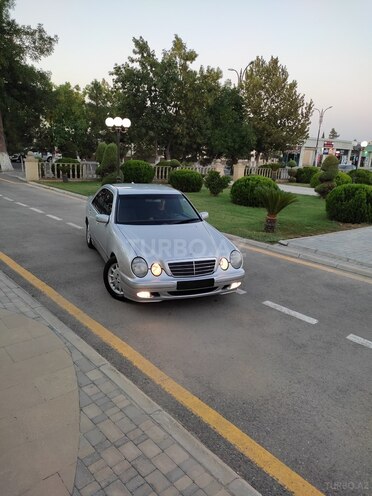 Mercedes E 220 2001, 235,000 km - 2.2 l - Saatlı