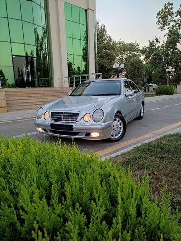 Mercedes E 220 2001, 235,000 km - 2.2 l - Saatlı