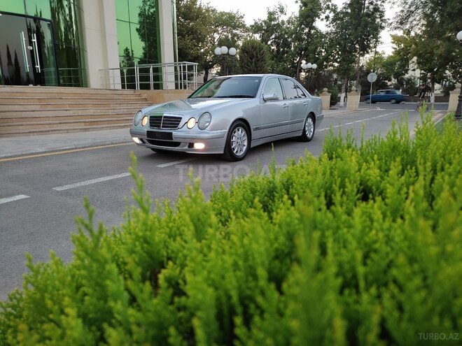 Mercedes E 220 2001, 235,000 km - 2.2 l - Saatlı
