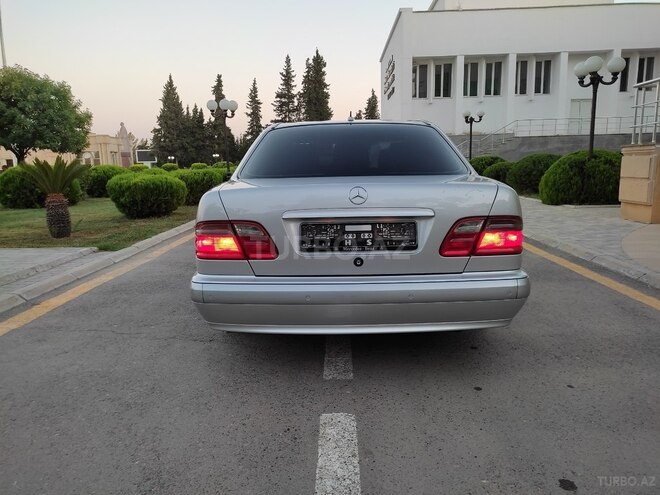 Mercedes E 220 2001, 235,000 km - 2.2 l - Saatlı