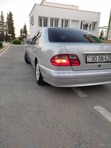 Mercedes E 220 2001, 235,000 km - 2.2 l - Saatlı