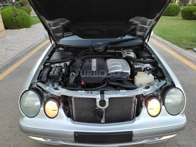 Mercedes E 220 2001, 235,000 km - 2.2 l - Saatlı