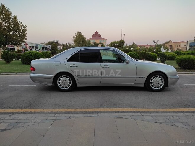 Mercedes E 220 2001, 235,000 km - 2.2 l - Saatlı