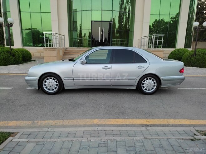 Mercedes E 220 2001, 235,000 km - 2.2 l - Saatlı
