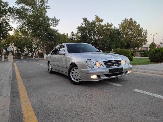Mercedes E 220 2001, 235,000 km - 2.2 l - Saatlı