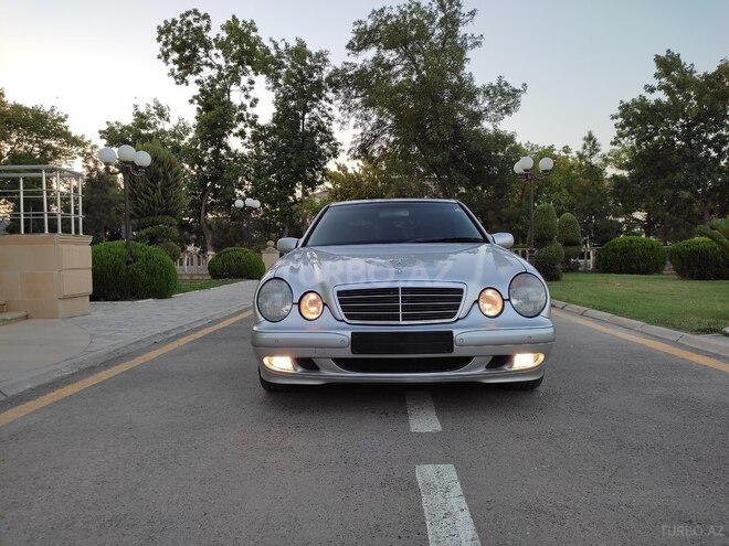 Mercedes E 220 2001, 235,000 km - 2.2 l - Saatlı
