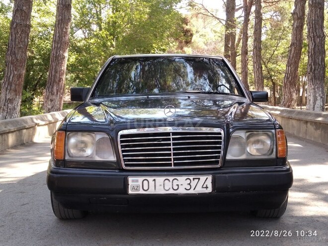 Mercedes E 220 1992, 248,000 km - 2.2 l - Sumqayıt