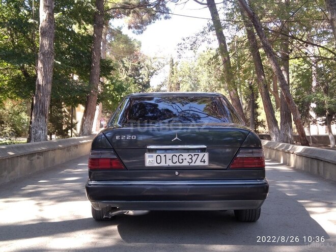 Mercedes E 220 1992, 248,000 km - 2.2 l - Sumqayıt