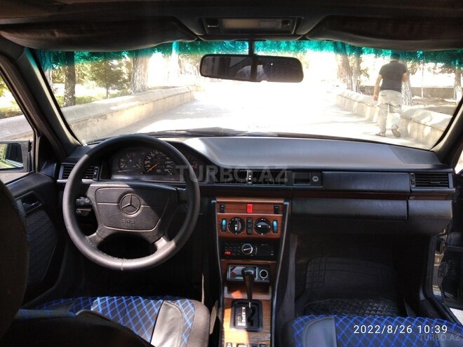 Mercedes E 220 1992, 248,000 km - 2.2 l - Sumqayıt