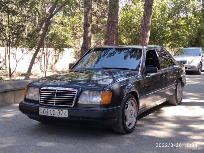 Mercedes E 220 1992, 248,000 km - 2.2 l - Sumqayıt