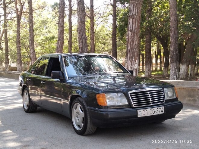Mercedes E 220 1992, 248,000 km - 2.2 l - Sumqayıt
