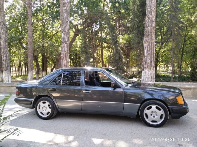 Mercedes E 220 1992, 248,000 km - 2.2 l - Sumqayıt
