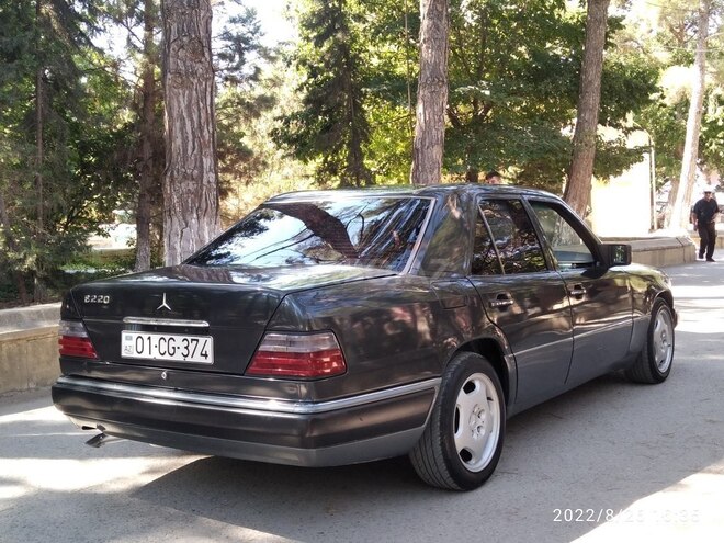 Mercedes E 220 1992, 248,000 km - 2.2 l - Sumqayıt