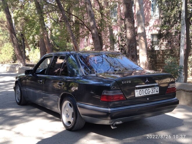 Mercedes E 220 1992, 248,000 km - 2.2 l - Sumqayıt