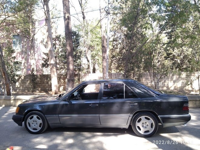 Mercedes E 220 1992, 248,000 km - 2.2 l - Sumqayıt